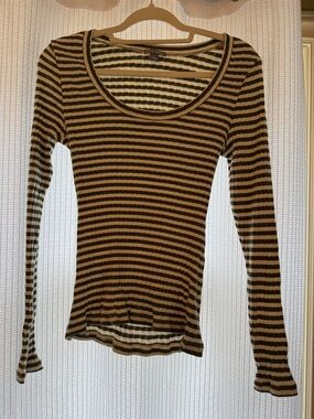Striped Long-Sleeve Scoop Neck Top in Olive & Cream